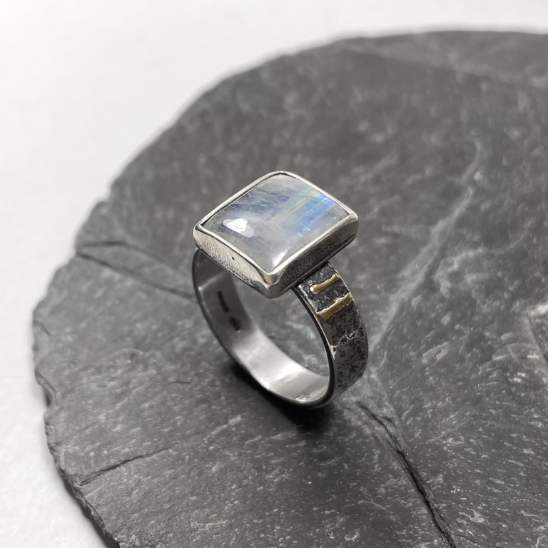 Moonstone oxidised silver and 18ct gold ring U.K. size U