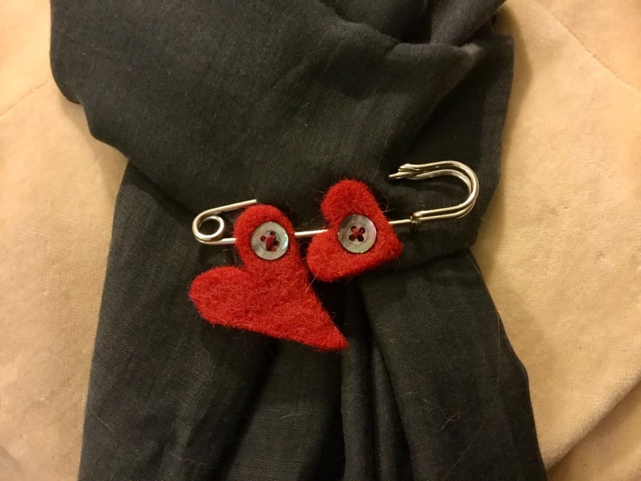 Twin Heart Scarf Pin Brooch Seconds Sunday