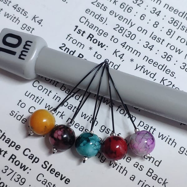 Large stitch markers for knitting