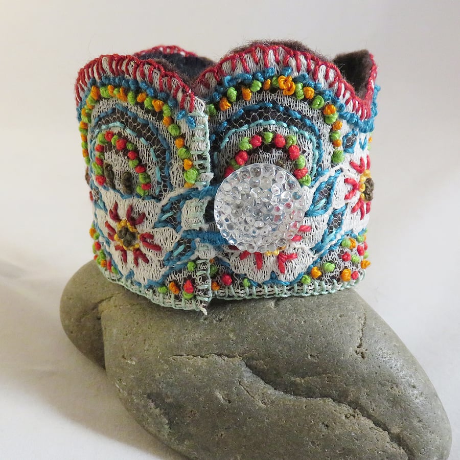 Embroidered Lace Cuff 