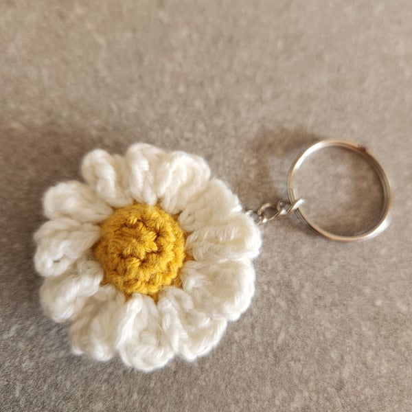 Daisy bag charm, Crochet keyring 