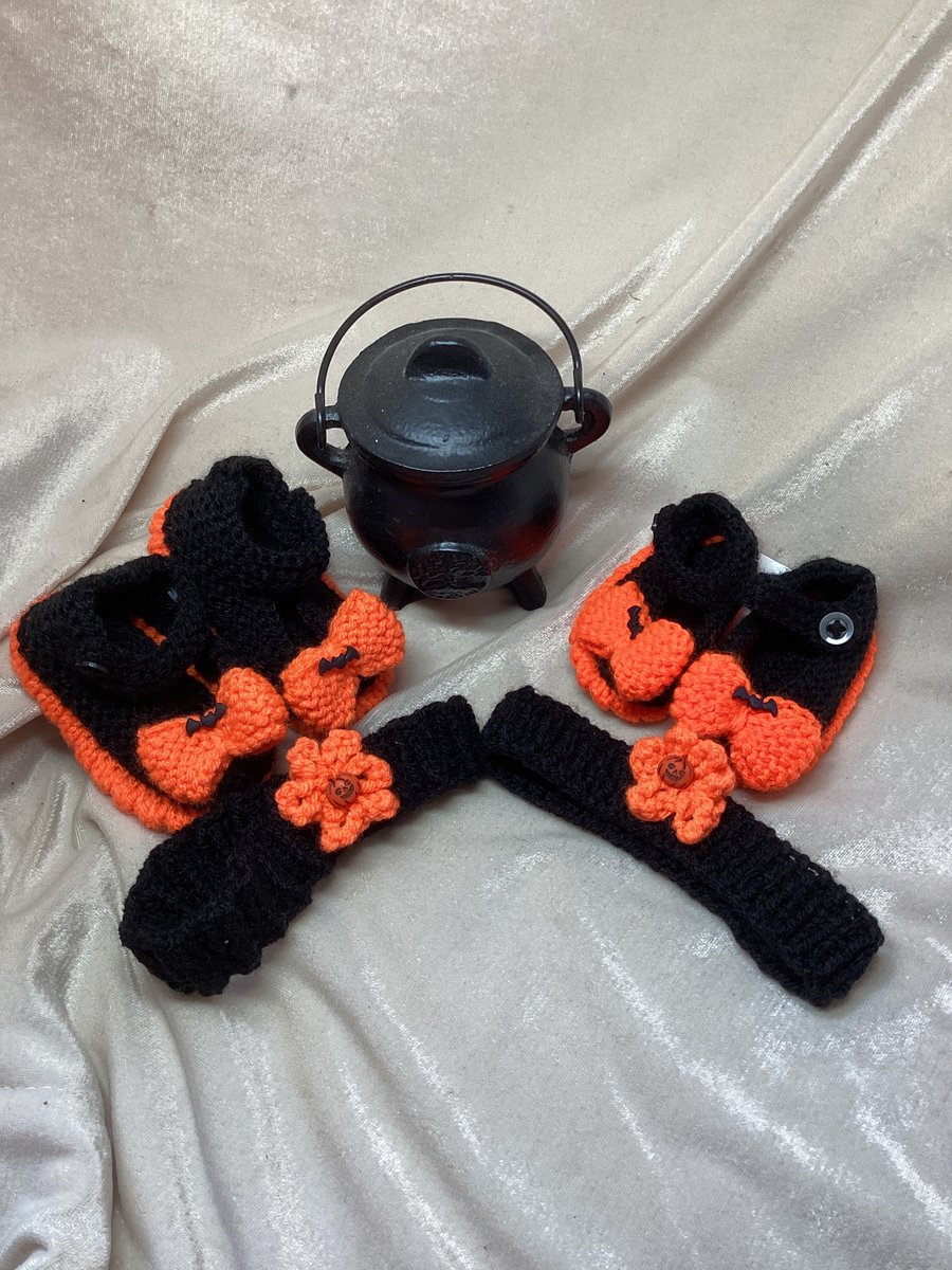 Limited Edition Halloween- Samhain booties 0-3 & 3-6 months. Free Postage.