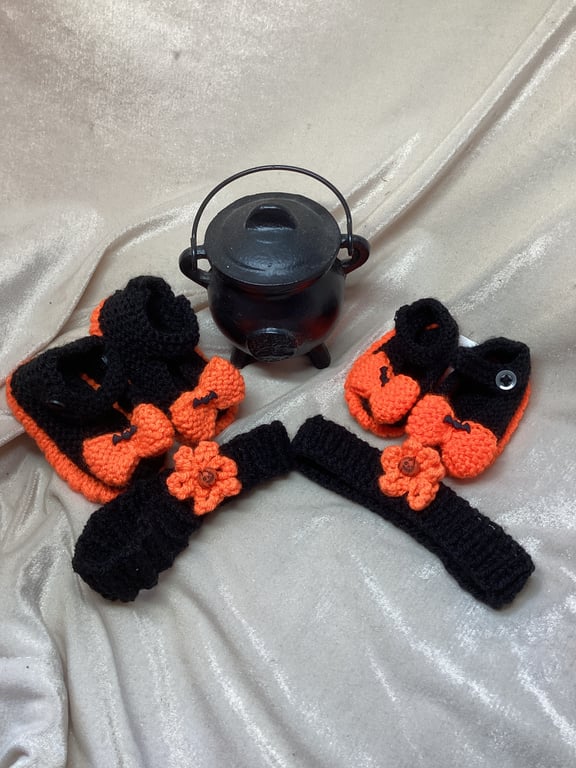 Limited Edition Halloween- Samhain booties 0-3 & 3-6 months. Free Postage.