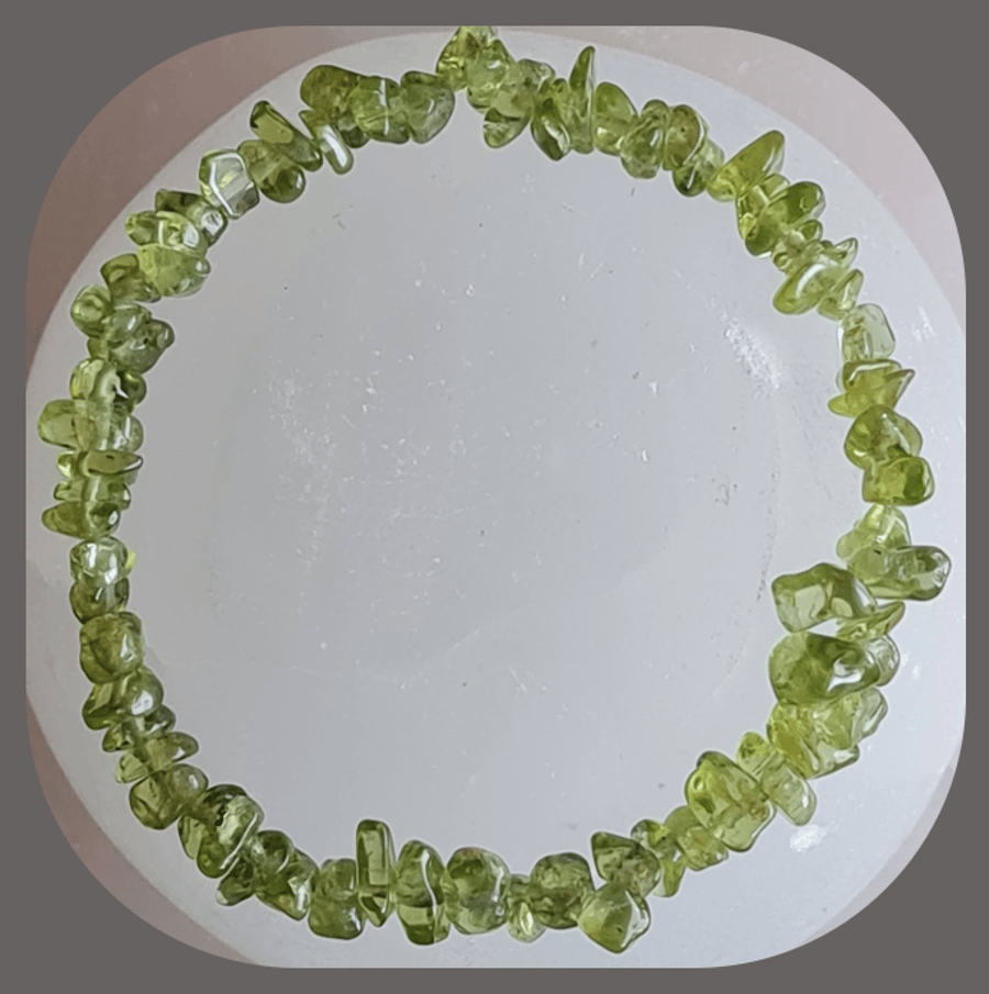 Peridot Chip Stretch Bracelet