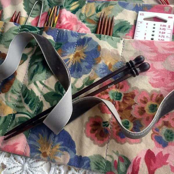 The "Lara" knitting needle travel wrap