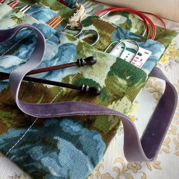 The "Lara" knitting needle travel wrap