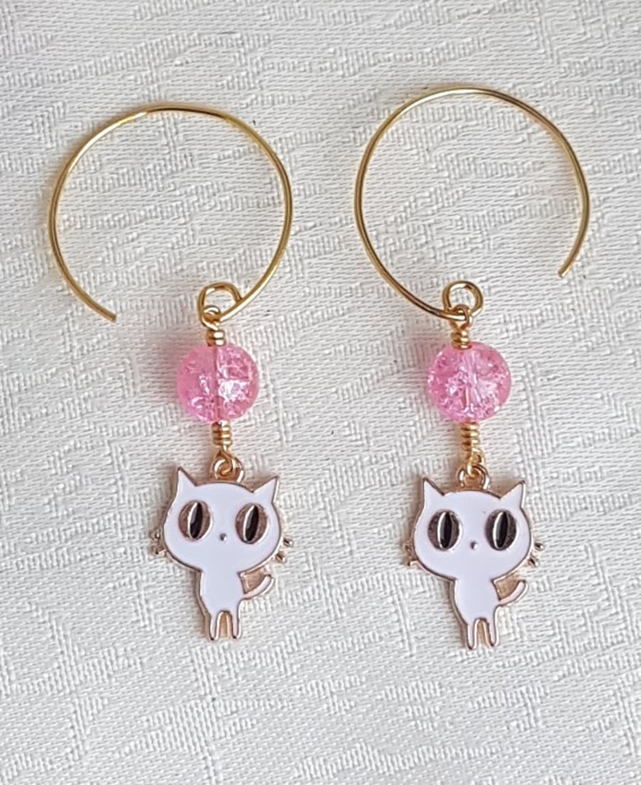 Gorgeous White Cat charm earrings Pink beads - Gold tones.