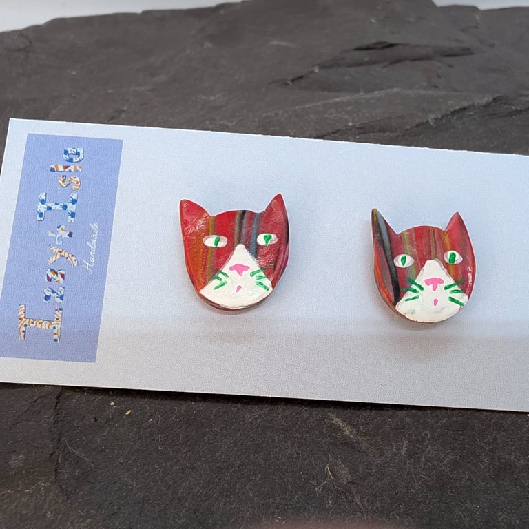 Fun red cat stud earrings 