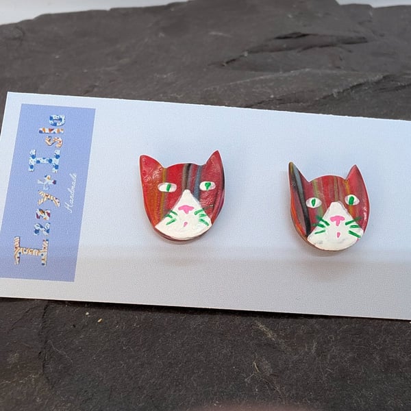 Fun red cat stud earrings 
