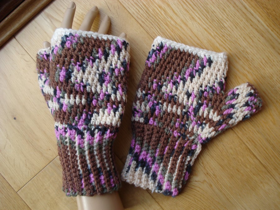 Pair Of Large Crochet Fingerless Gloves In Multi Coloured Yarn (R403)
