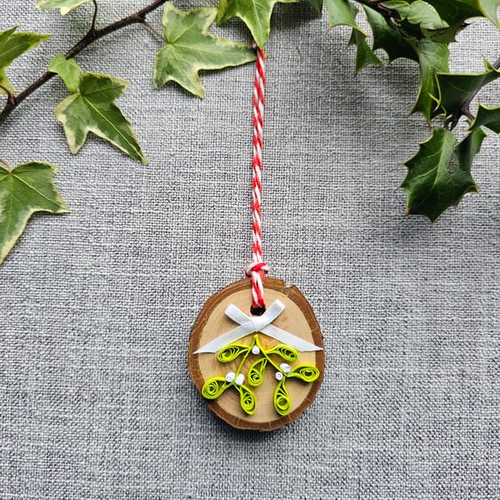Miniature Quilled Mistletoe Small Alder Wood Slice Christmas Decoration 