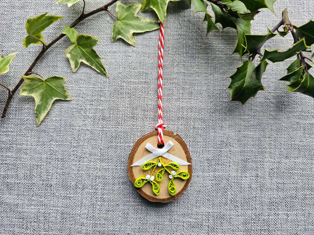 Miniature Quilled Mistletoe Small Alder Wood Slice Christmas Decoration 