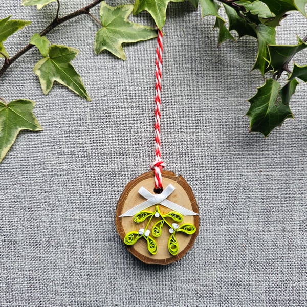 Miniature Quilled Mistletoe Small Alder Wood Slice Christmas Decoration 