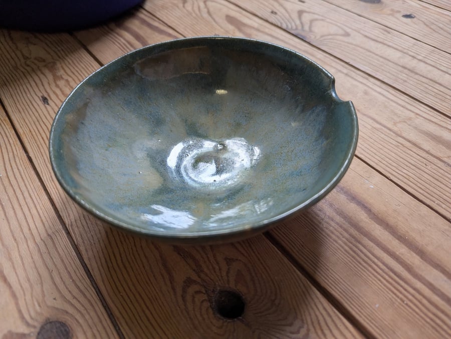 Small bowl with spoon rest