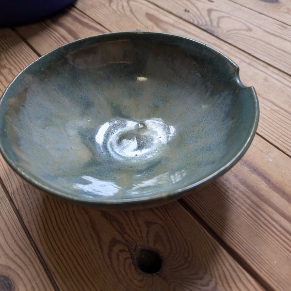 Small bowl with spoon rest