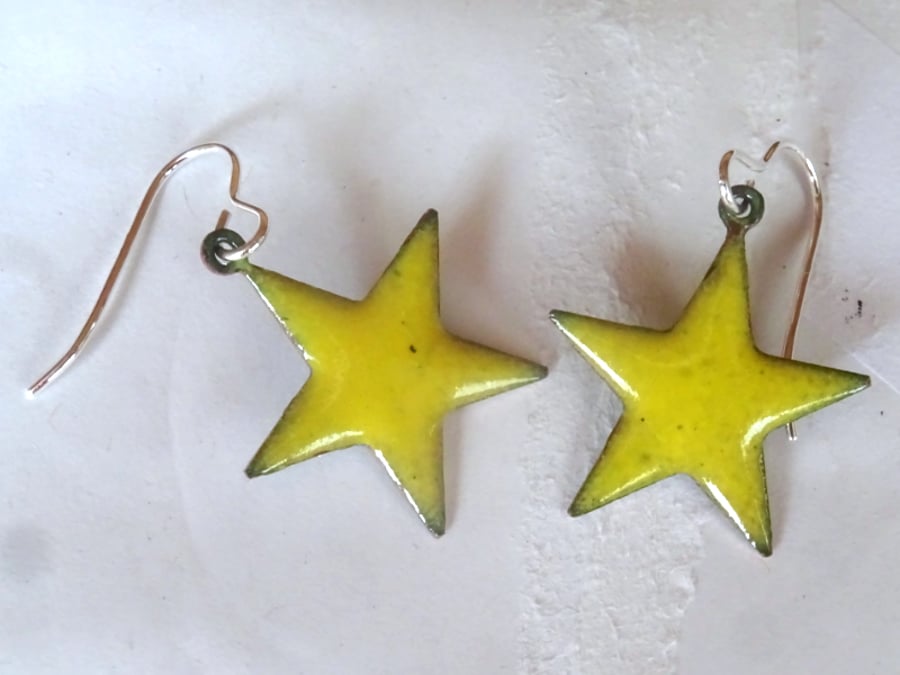 star earrings - enamelled golden yellow