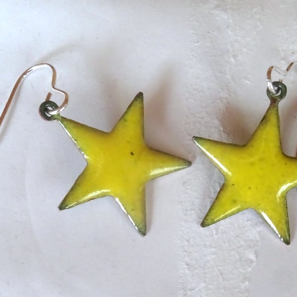 star earrings - enamelled golden yellow