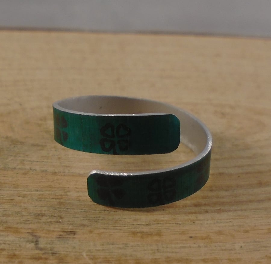 Anodised Aluminium Green Clover Adjustable Ring AAR052105