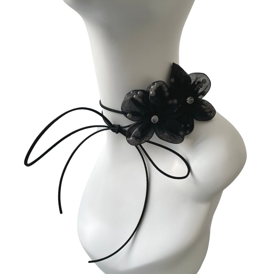 Black flower choker necklace Corsage summer choker necklace with white pearls 