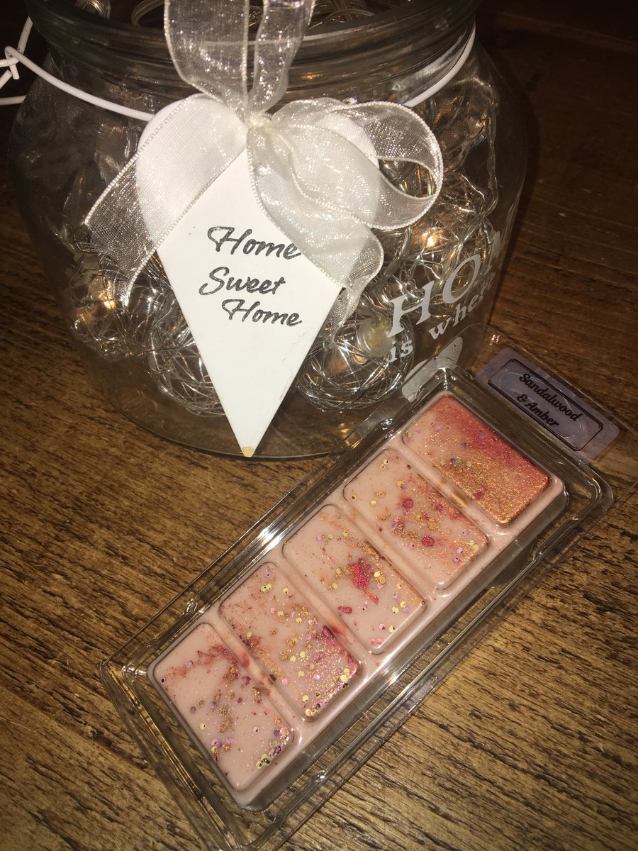 Sandalwood & Amber Scented soy wax melt 5 cell Clamshell