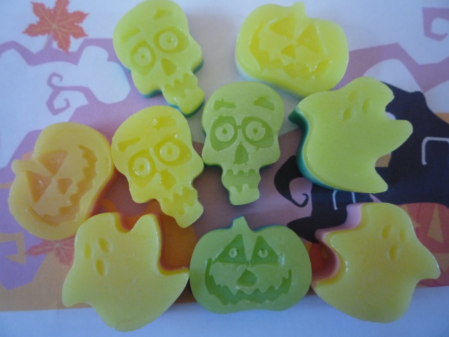 spooky glo in the dark soaps x 4