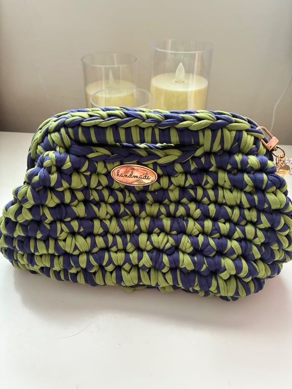 Clutch clasp handle bag