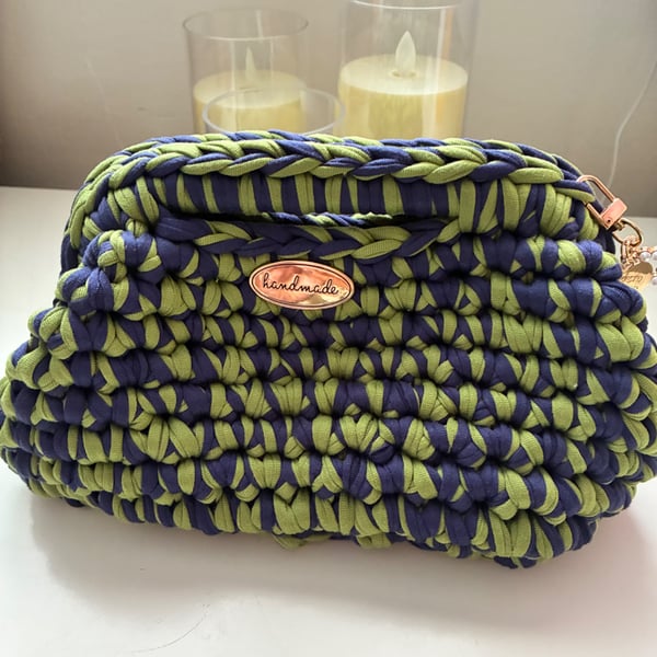 Handmade crochet clasp handbag 