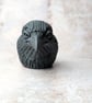 'Ignis', a black porcelain crow idol. - Image 5