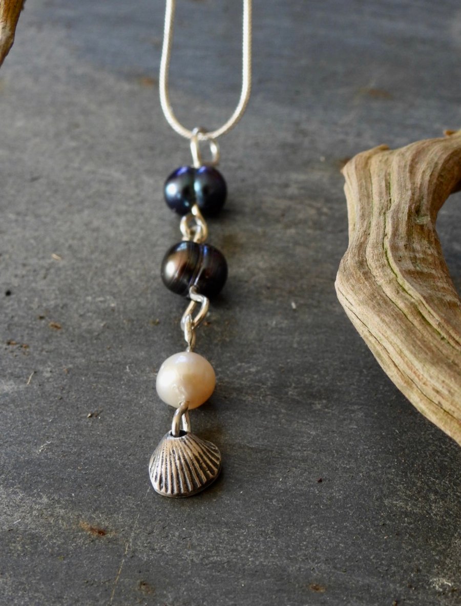 Summer Seashore Pearl Necklace.