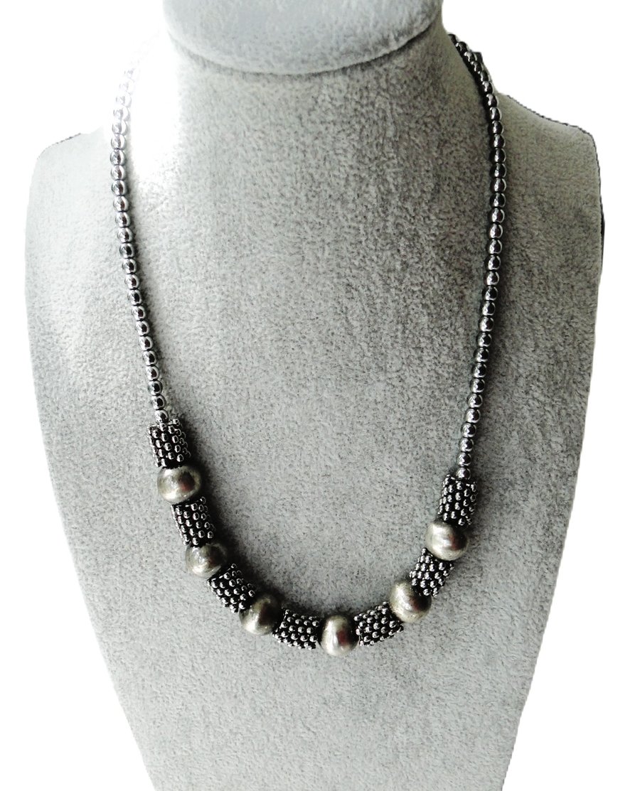 Gunmetal necklace in silvery grey with a toggle clasp