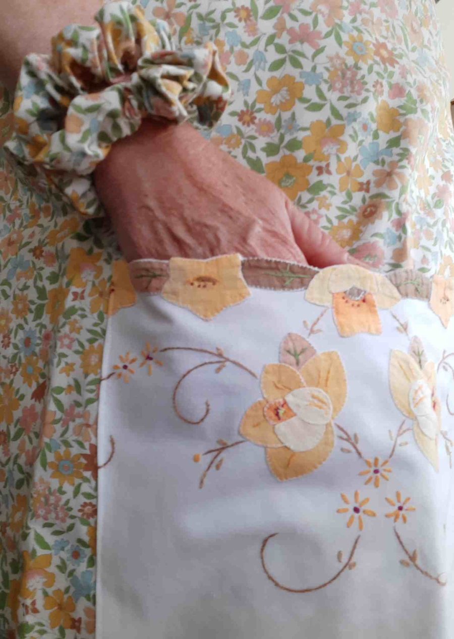Pretty flowery allotment skirt with matching mask