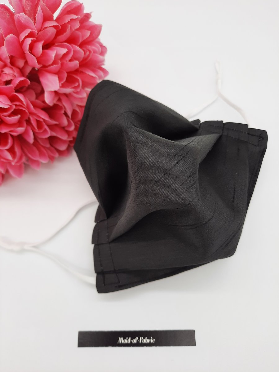 Face mask, medium,  3 layer, nose wire,  adjustable, washable in black.  