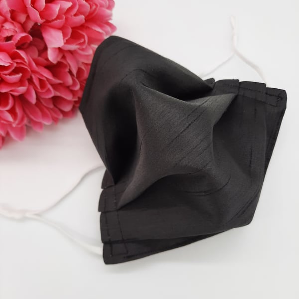 Face mask, medium,  3 layer, nose wire,  adjustable, washable in black.  