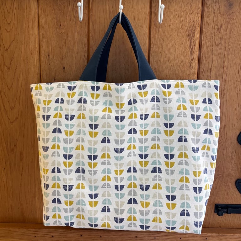 Tote bag, beach bag, short handle shopper in geometric print