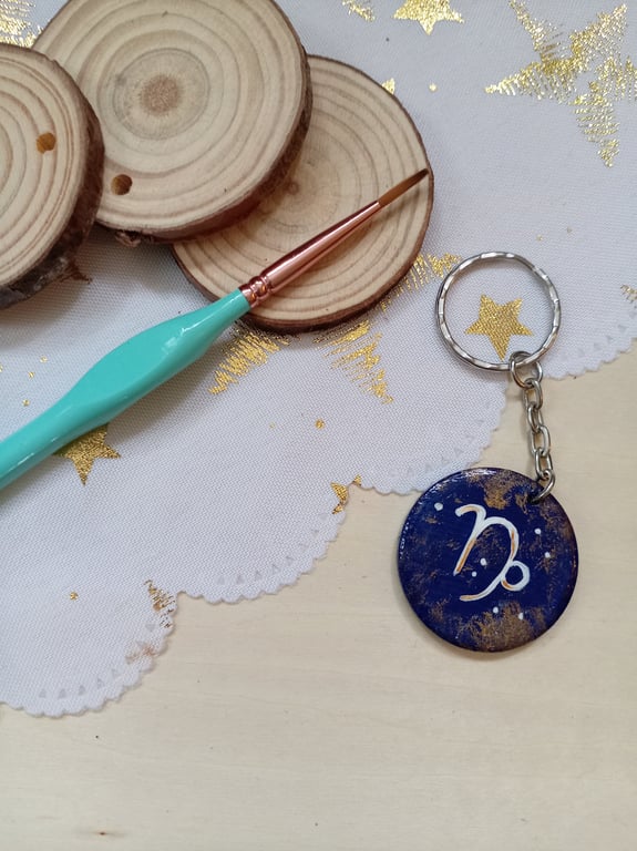 Wooden circular starsign capricorn keyring 