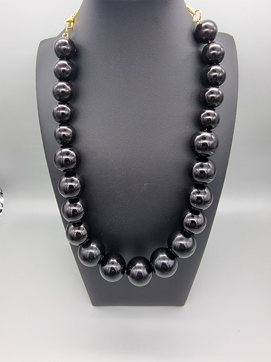 Neckless, black acrylic beads