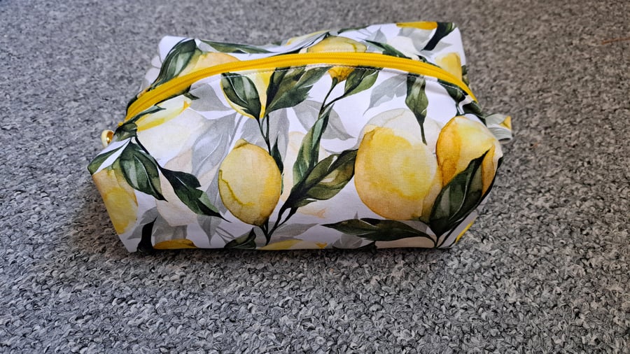 Eco-Friendly Lemon Print Cosmetics Bag