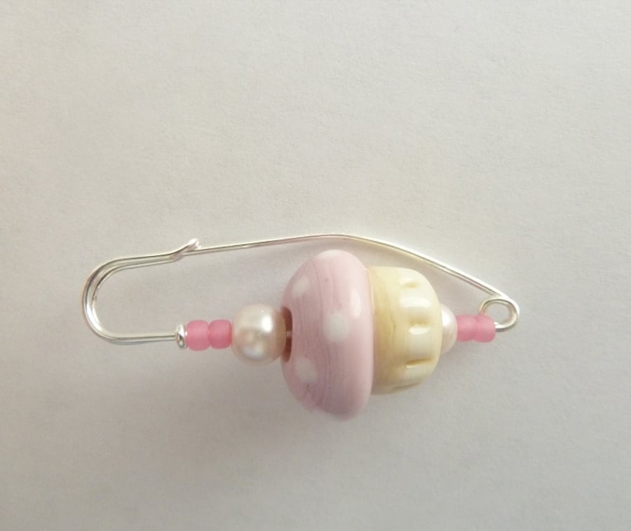 cupcake scarf pin or fibula