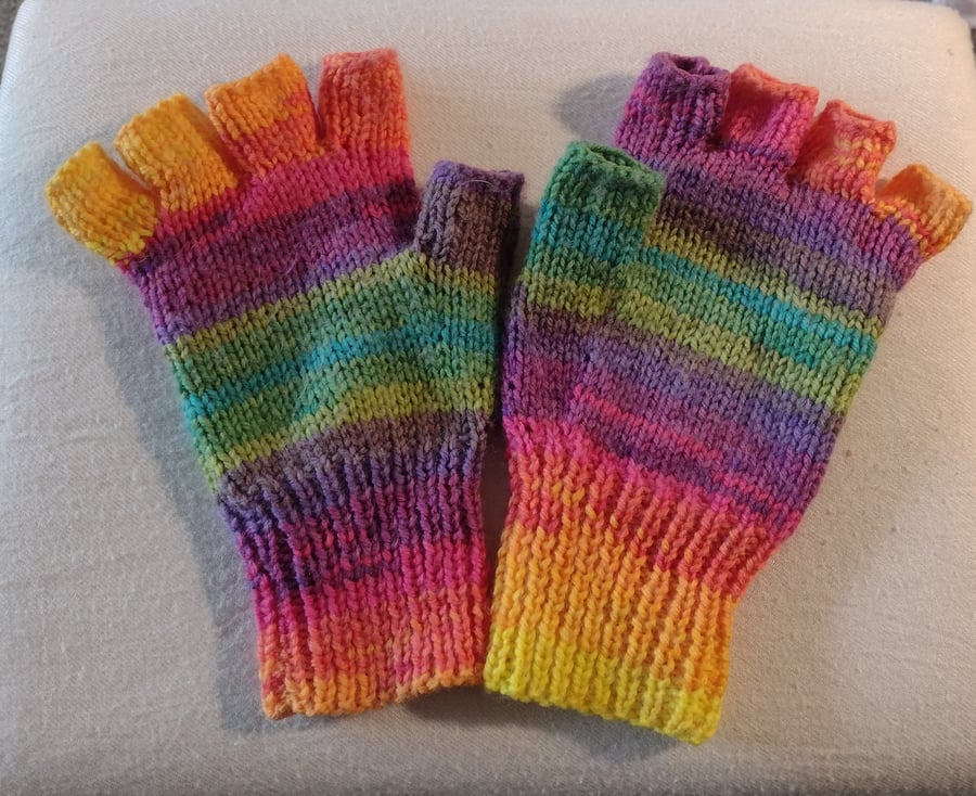 Fingerless gloves 
