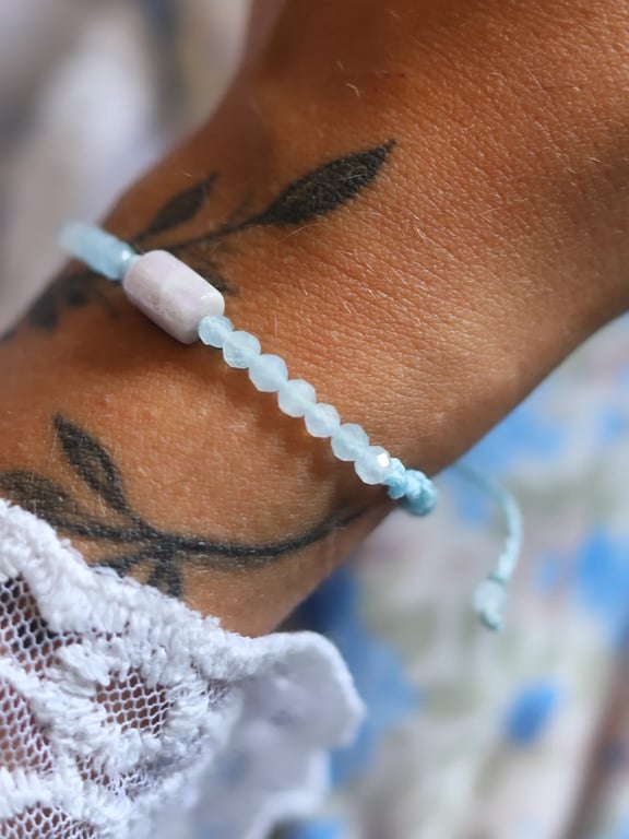 Macrame bracelet with kunzite and Aquamarine in blue