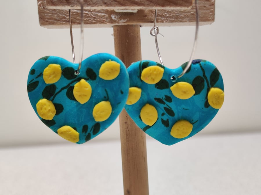 Lemon pattern heart hoop earrings