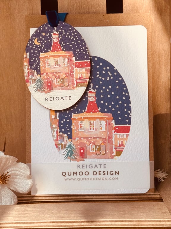 Reigate Christmas card and matching hanging wooden ornament GIFT SET (QM2569)