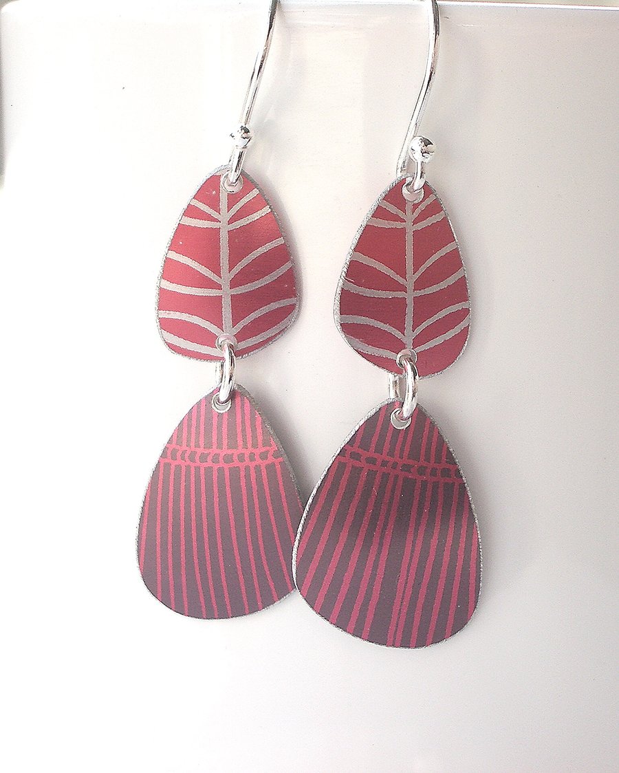 Pebble shaped mid century style red drop leaf earrings