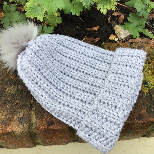 Warm winter hat in Light Grey acrylic yarn with Merino wool. Faux fur Pom pom