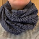 Infinity scarf in navy blue and white