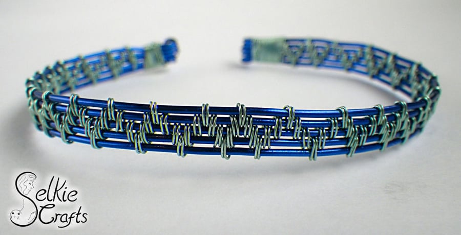 Blue handmade wire wrapped zigzag bangle