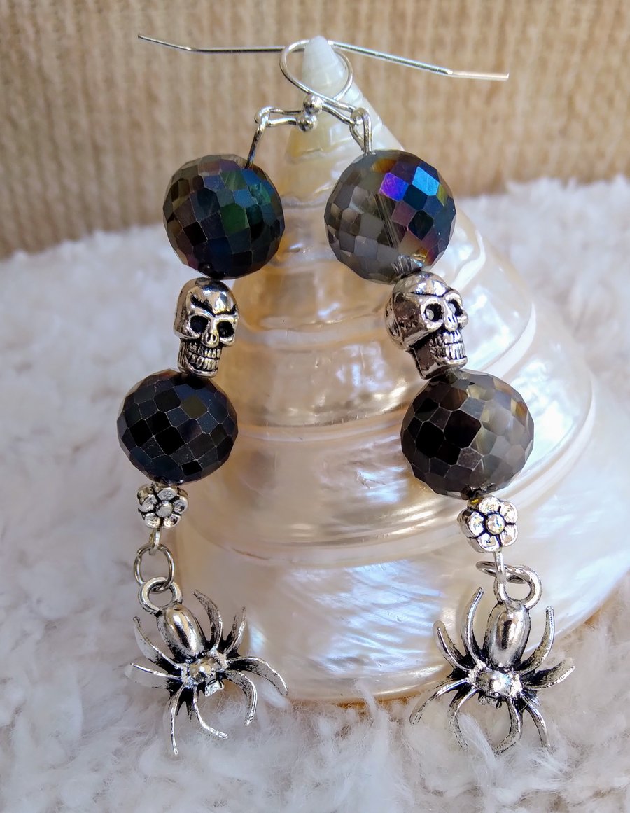Czech faceted ombre beads with SKULL and SPIDER charm Tibetan silver accent