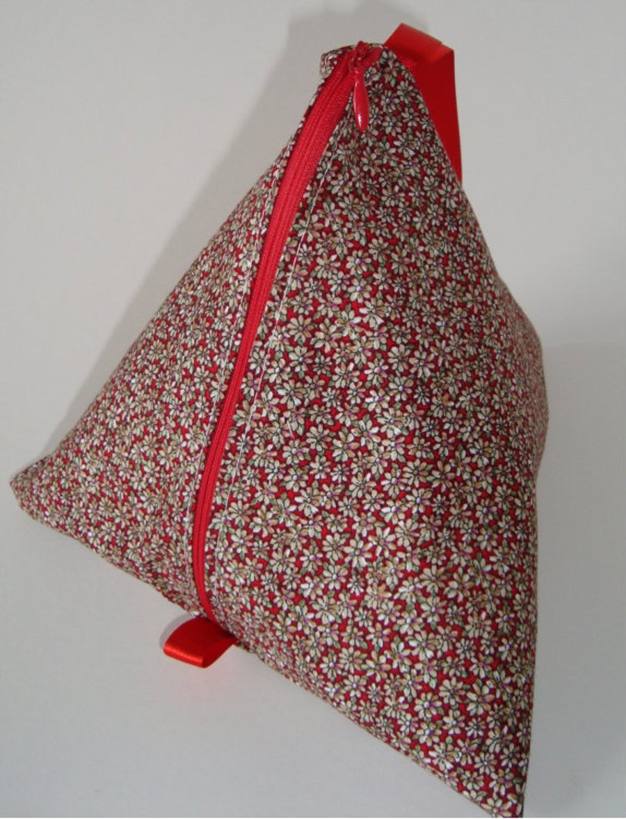  pyramid pouch - Daisy Chain