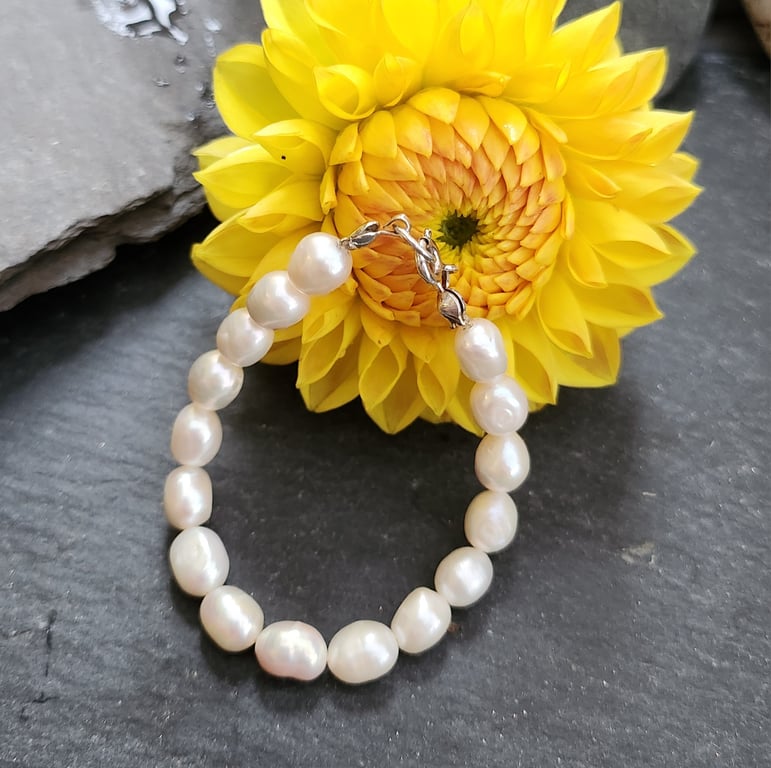 Freshwater pearl bracelet - child size