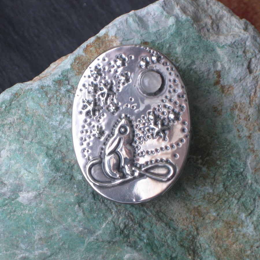 Moongazing Hare Silver Pewter Brooch with Quartz